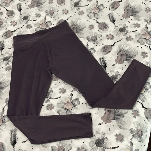 Victoria’s Secret Sport buttery soft leggings size Small - Picture 3 of 6